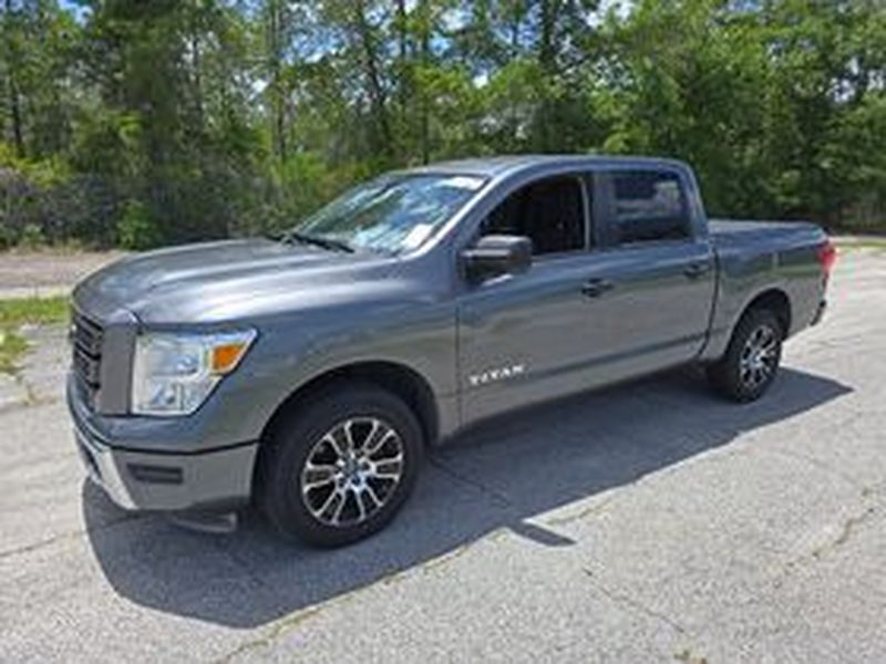 2023 Nissan Titan SV 4X2 Crew Cab's photo