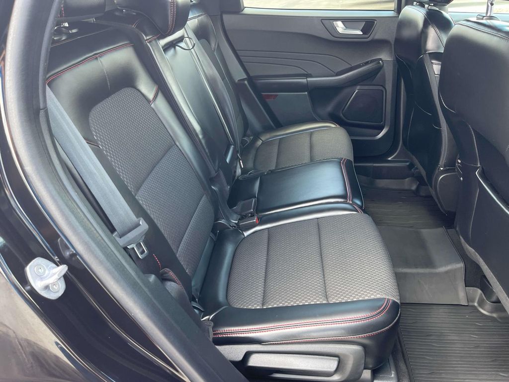 2023 Ford Escape ST-Line - Photo 31
