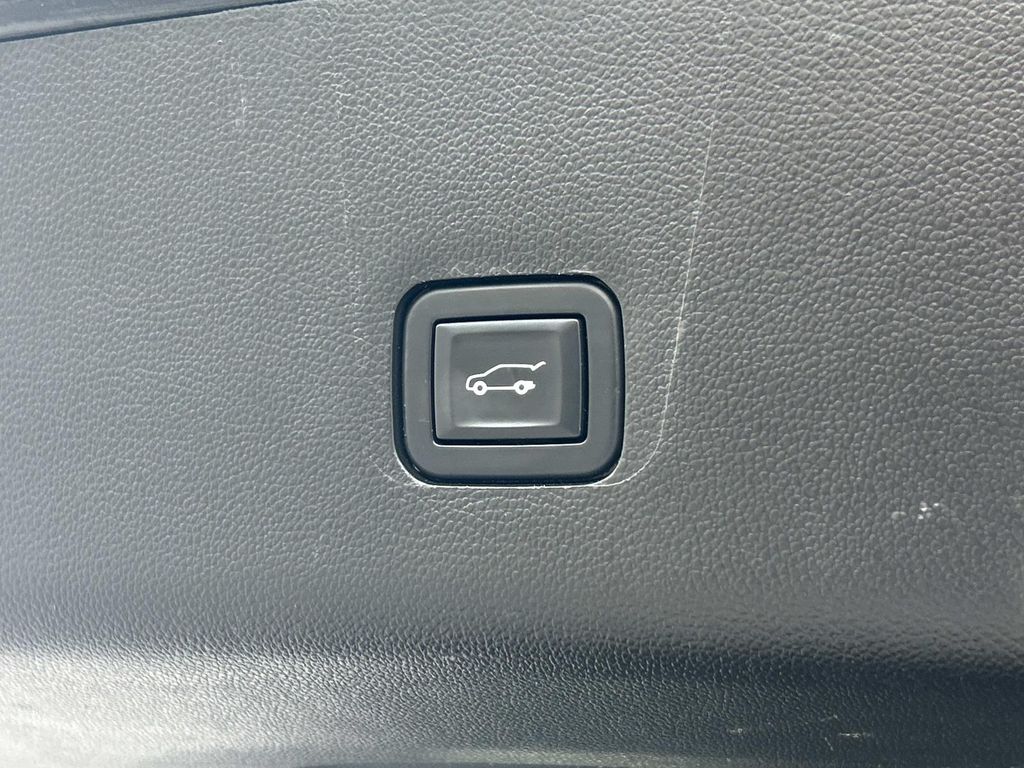 Used 2021 Chevrolet Traverse SUV
