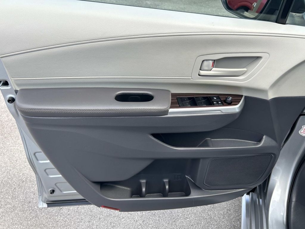 Used 2024 Toyota Sienna Van
