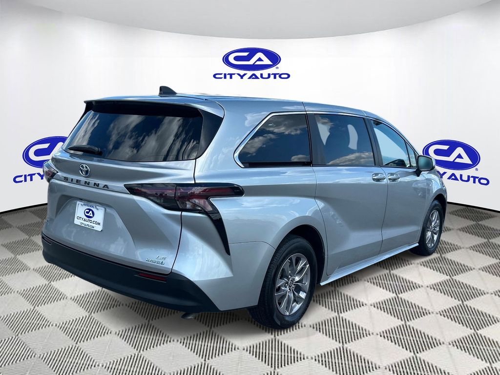 Used 2024 Toyota Sienna Van
