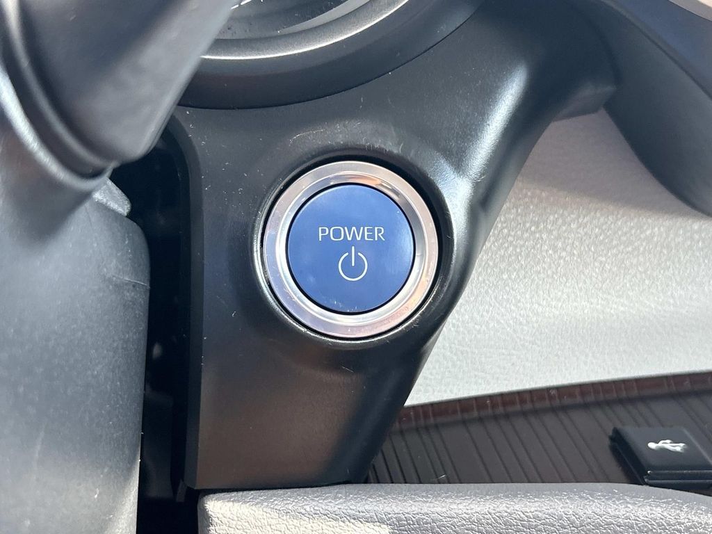 Used 2024 Toyota Sienna Van