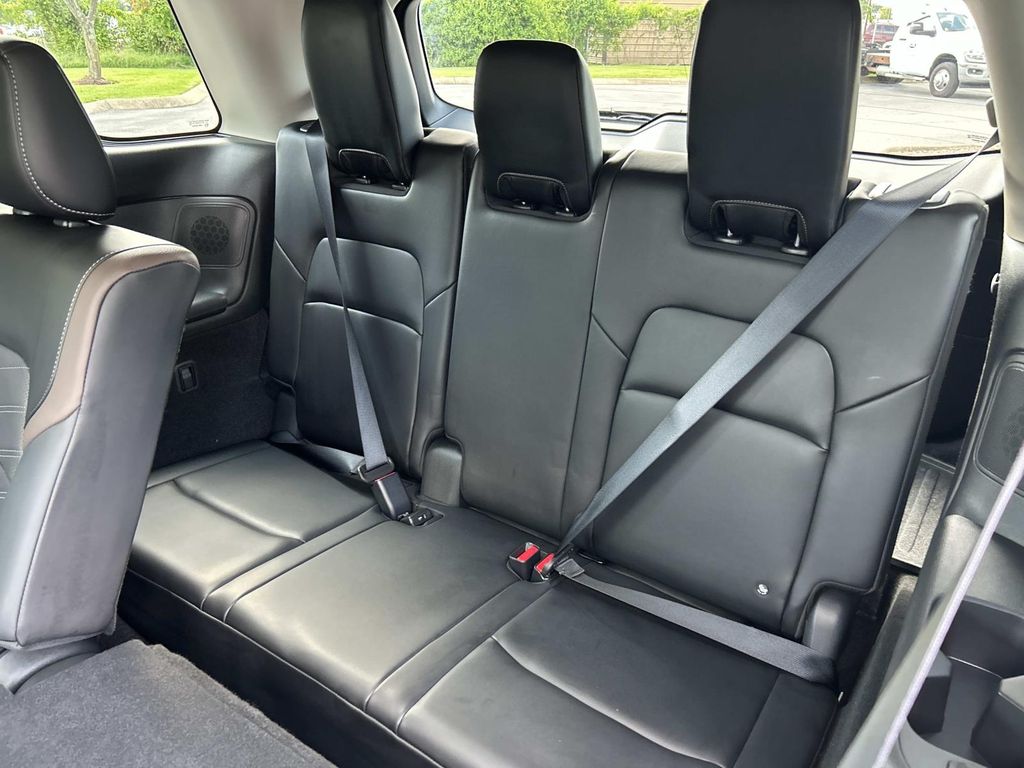 Vehicle photo 27