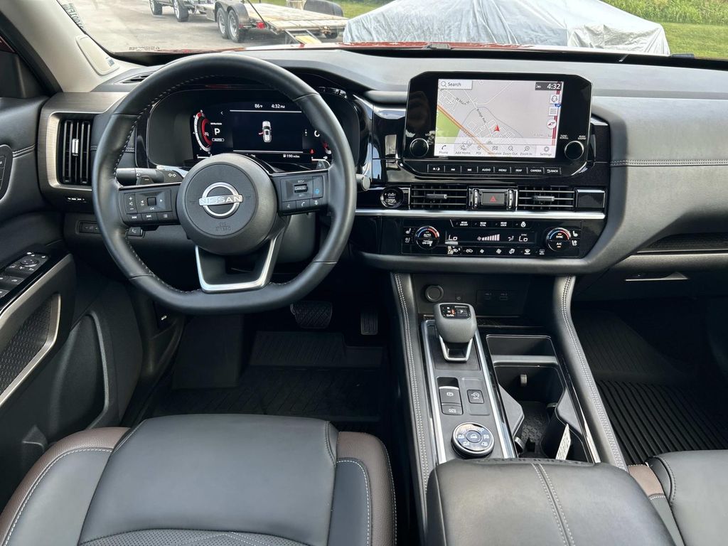 Vehicle photo 22