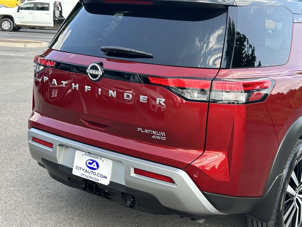 Vehicle photo 13