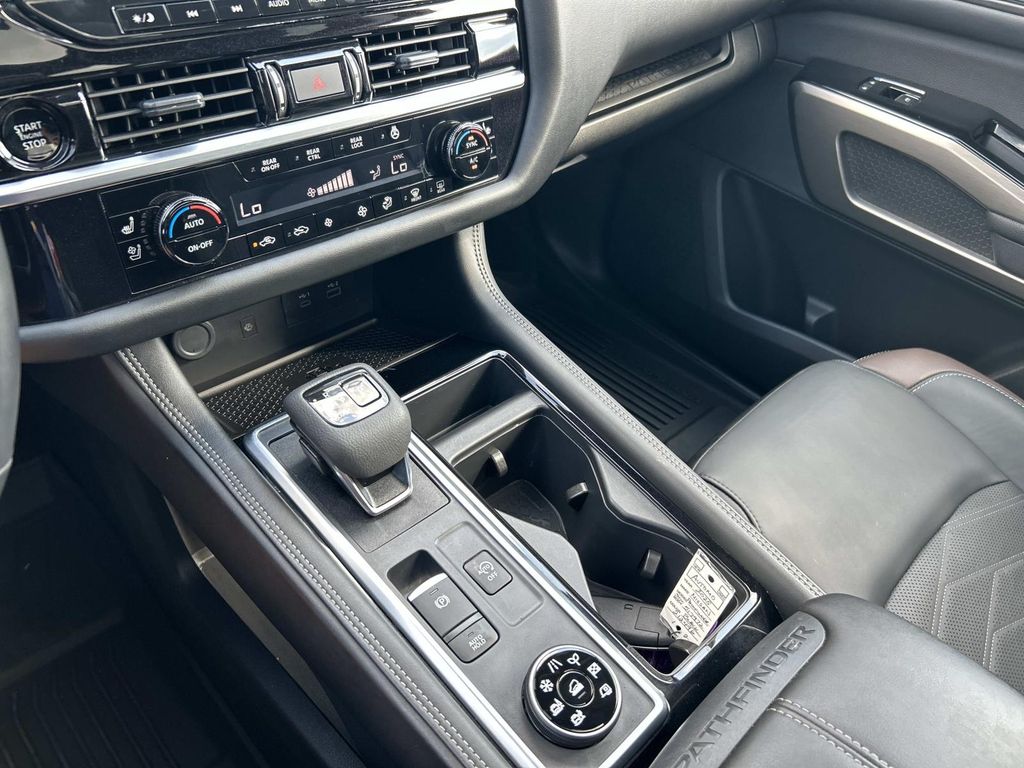 Vehicle photo 37