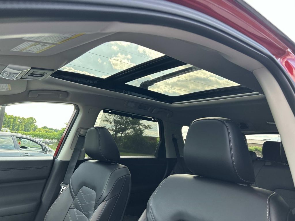Vehicle photo 30
