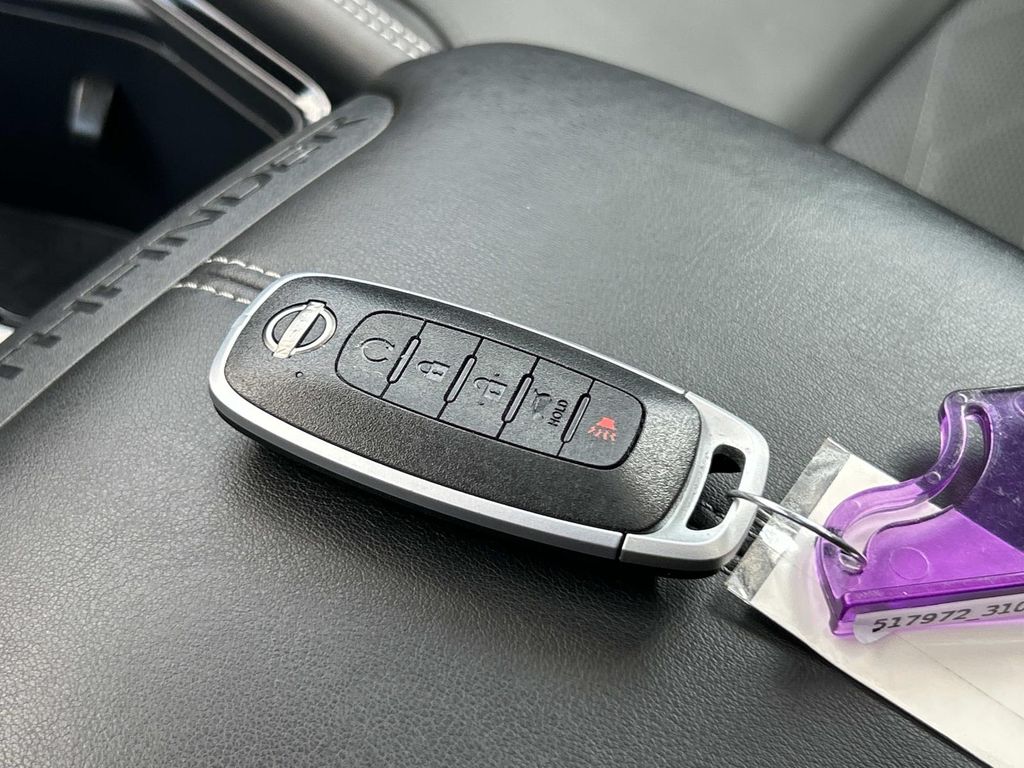 Vehicle photo 41