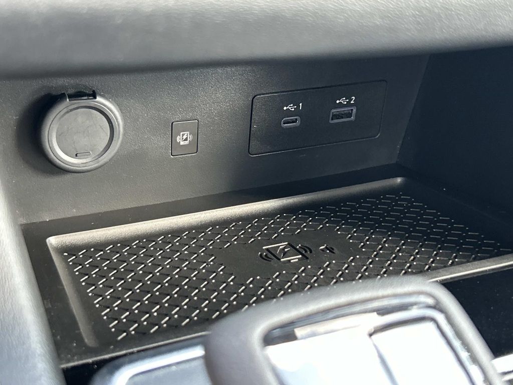 Vehicle photo 40