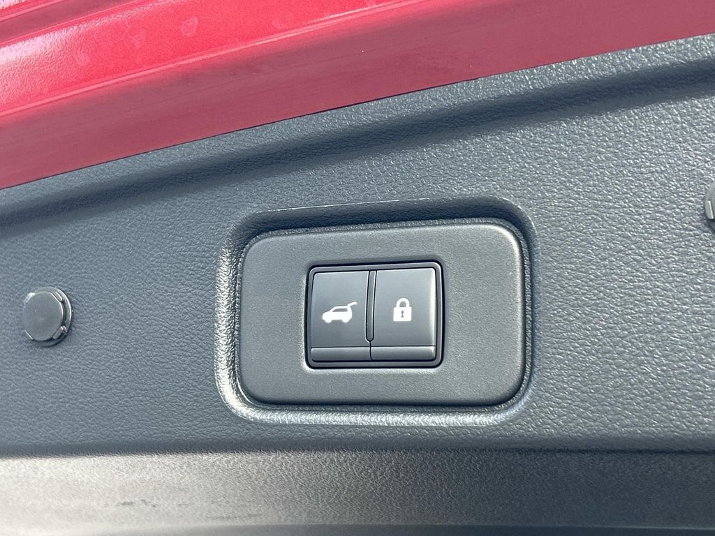 Vehicle photo 16