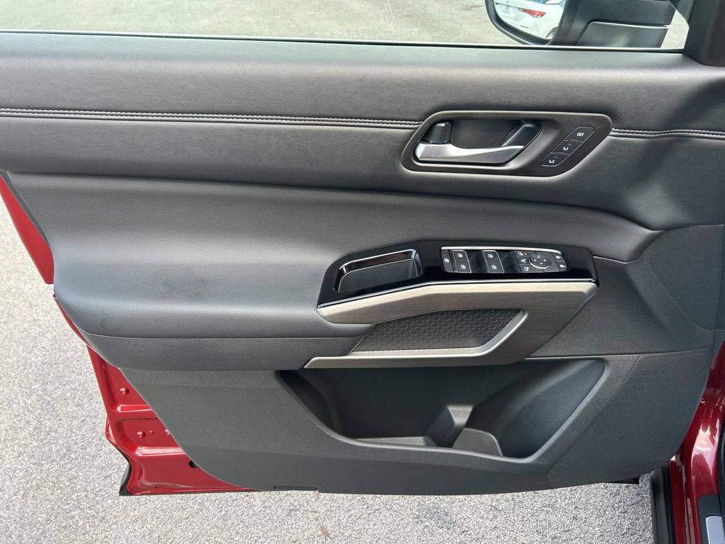 Vehicle photo 31