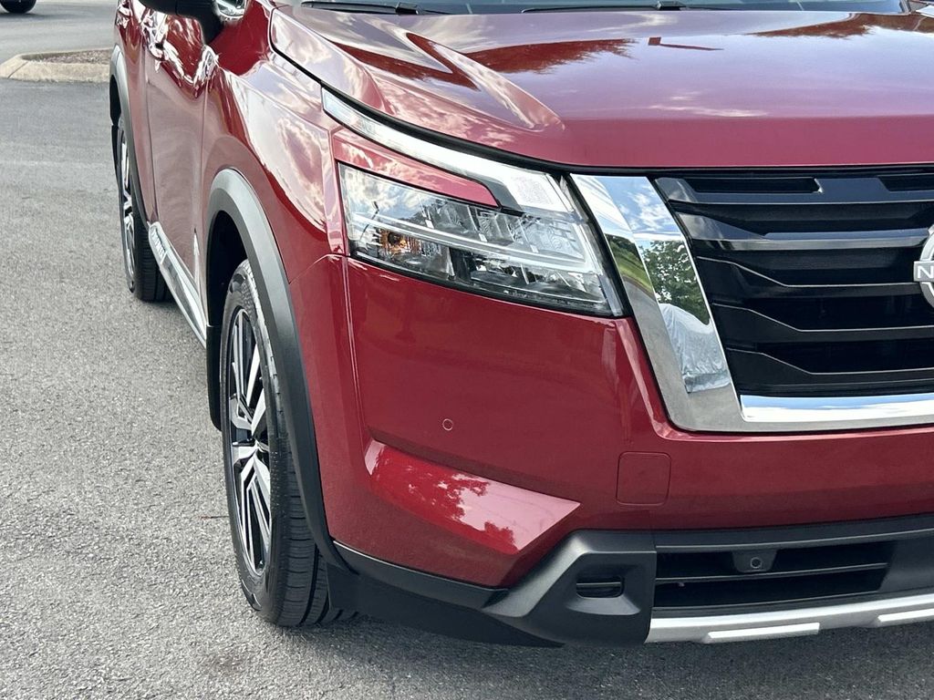 Vehicle photo 11