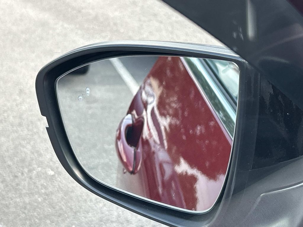 Vehicle photo 20