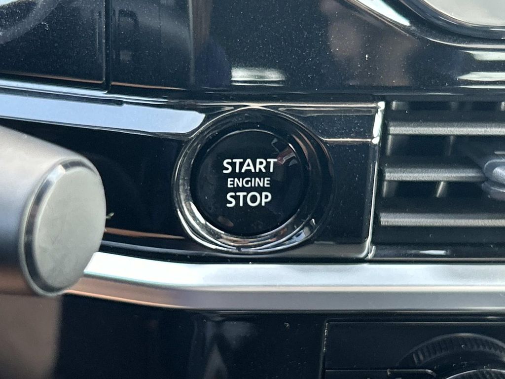 Vehicle photo 38