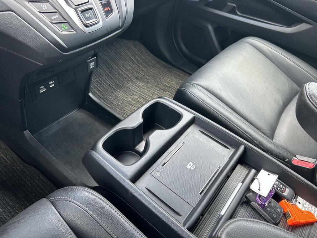 Used 2025 Honda Odyssey Van