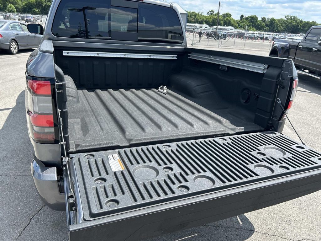 Vehicle photo 16