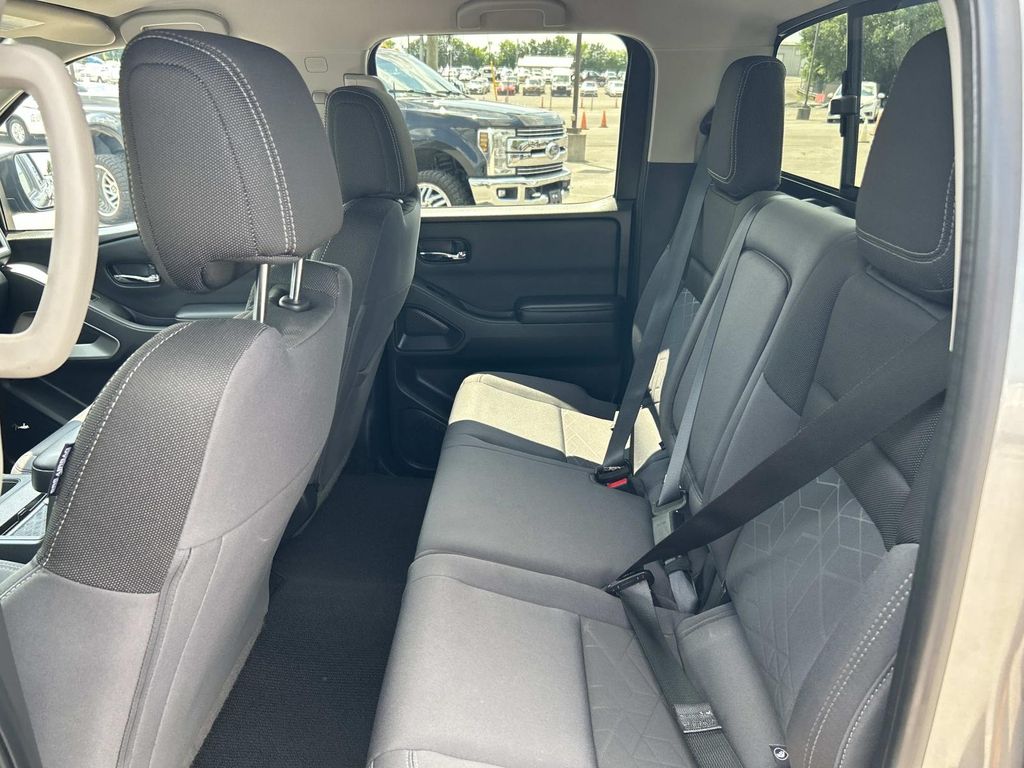 Vehicle photo 26
