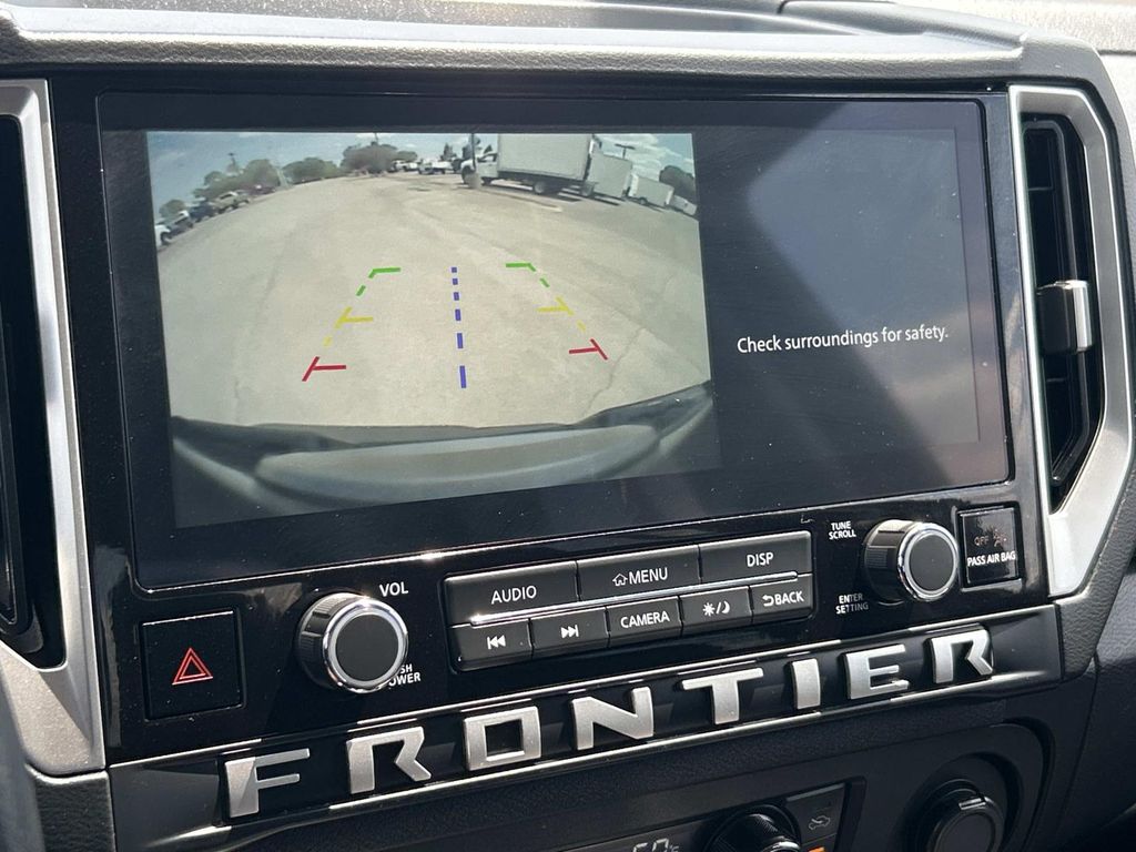 Vehicle photo 33