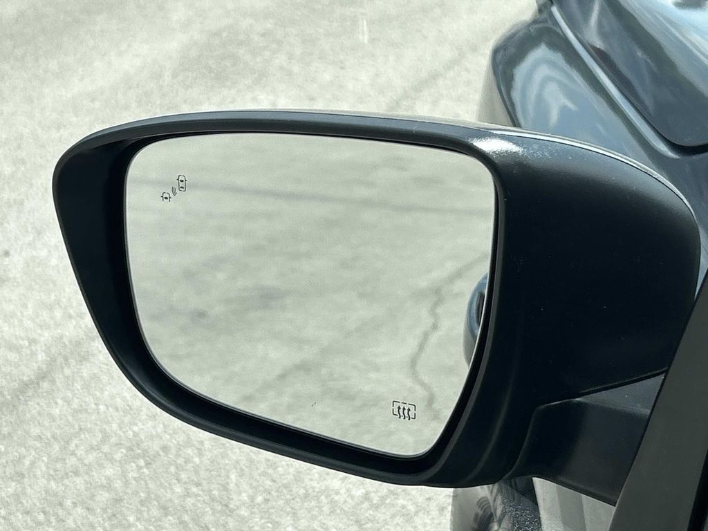 Vehicle photo 20