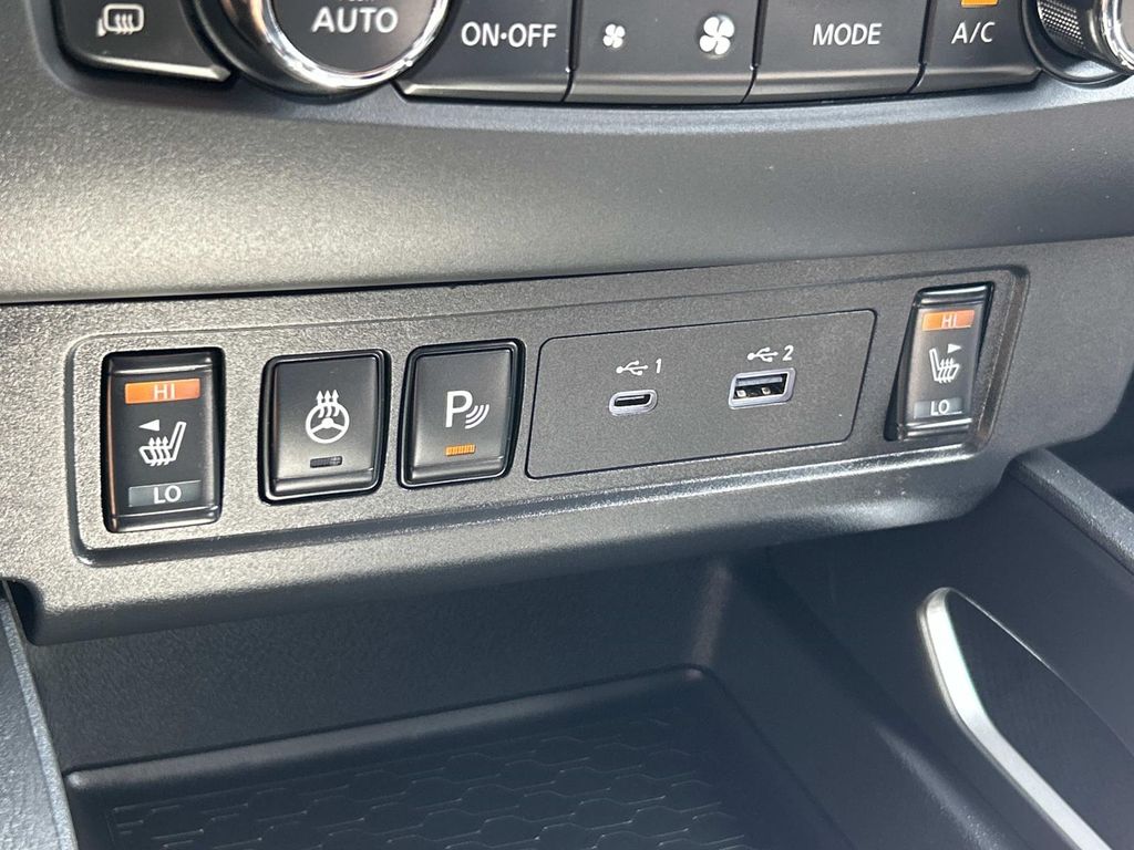Vehicle photo 35