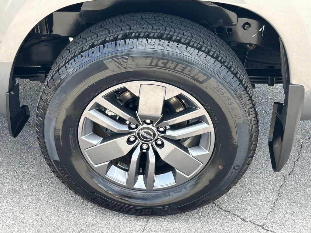 Vehicle photo 17