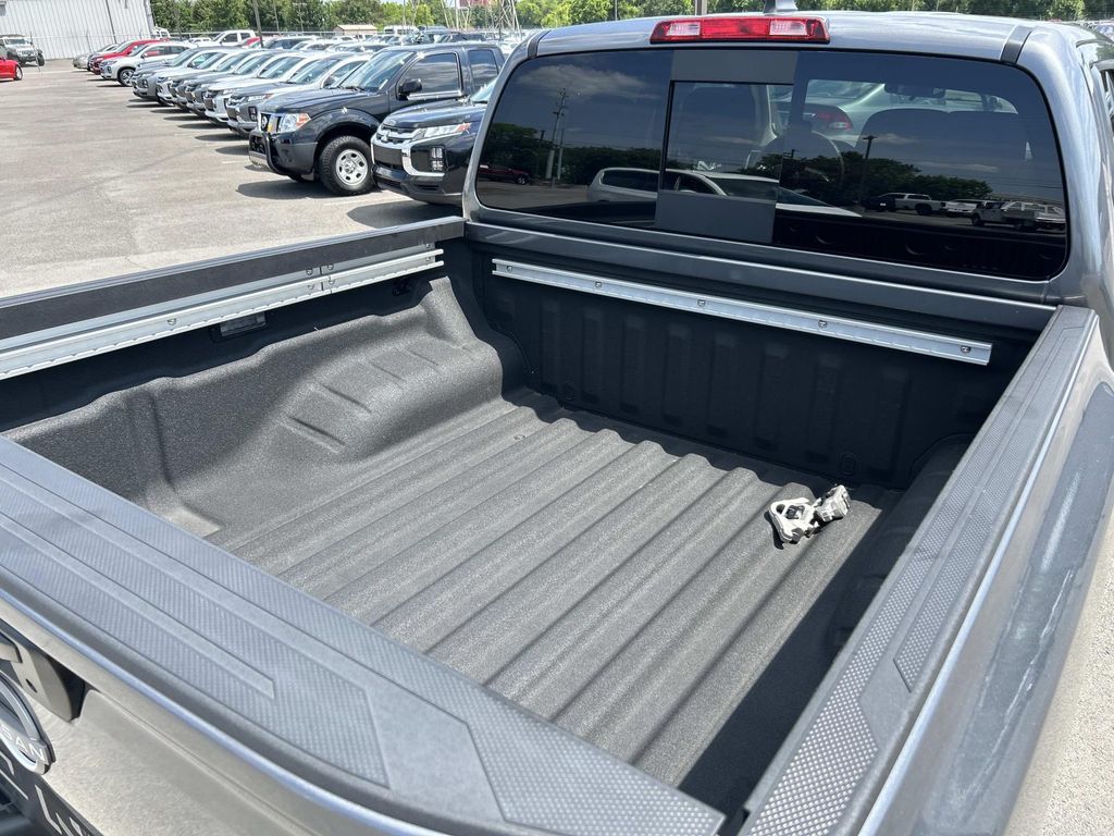 Vehicle photo 14