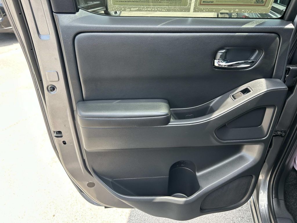 Vehicle photo 27