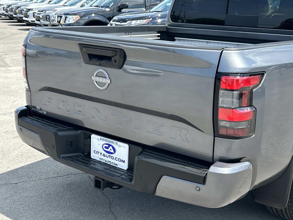 Vehicle photo 13