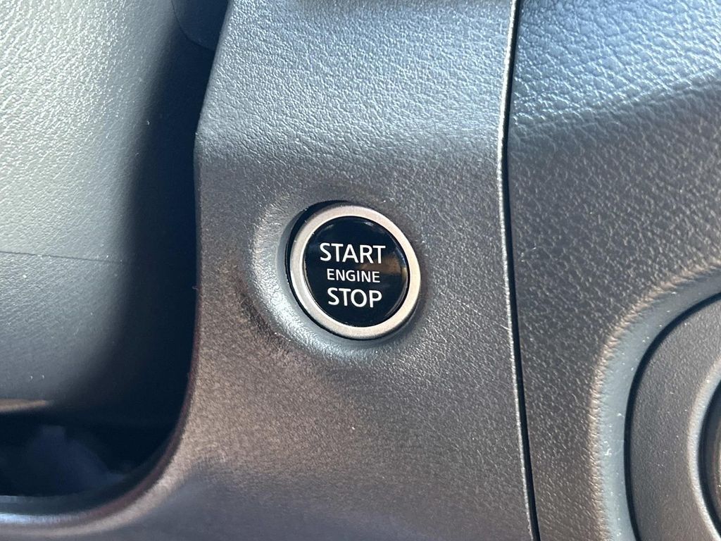 Vehicle photo 38