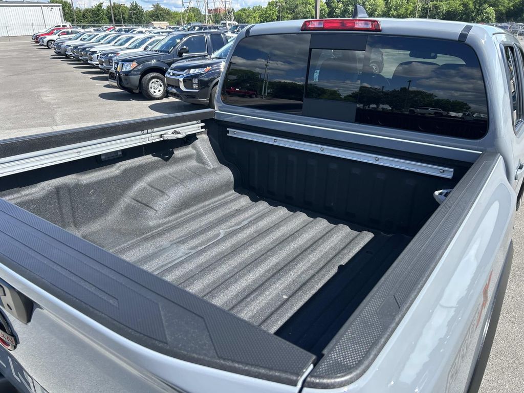 Vehicle photo 14