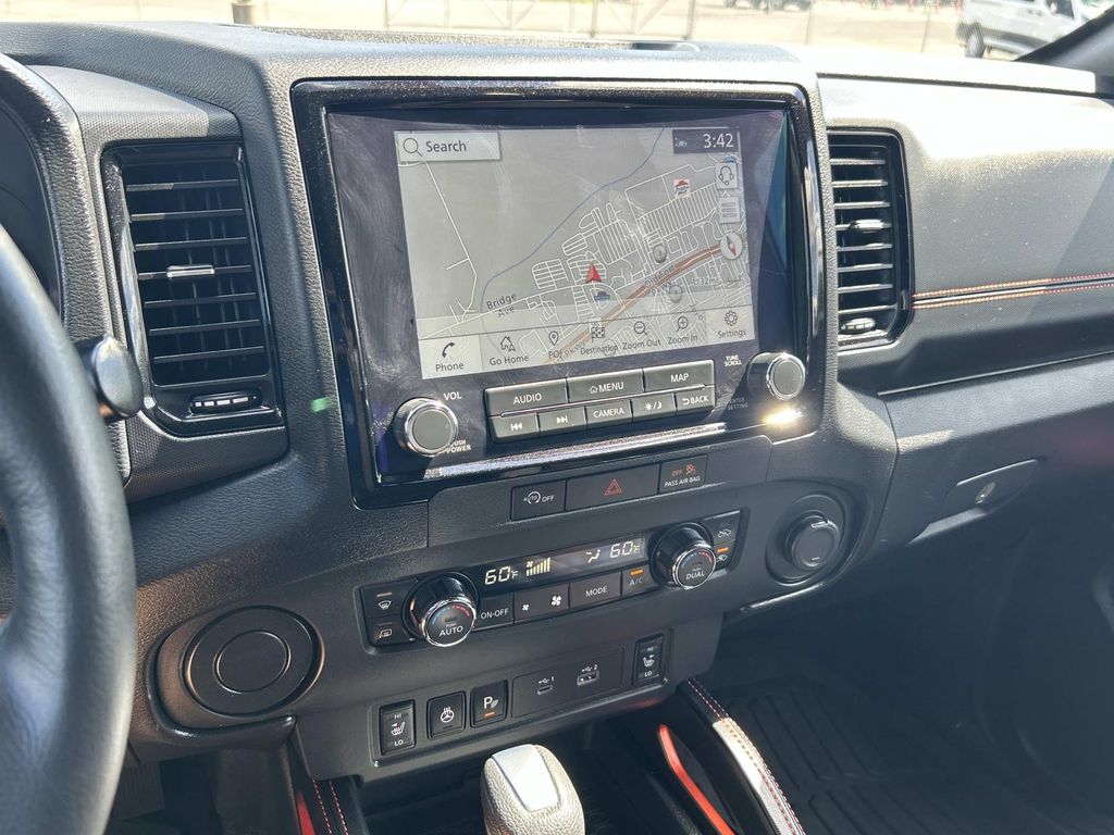 Vehicle photo 30