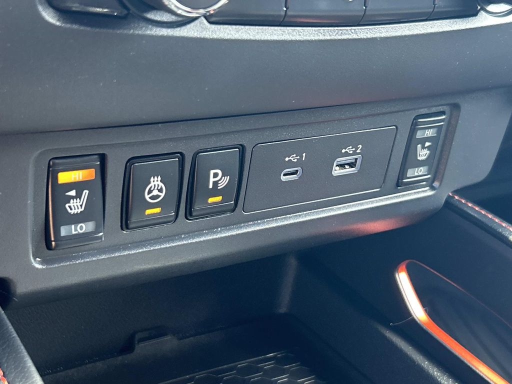 Vehicle photo 34