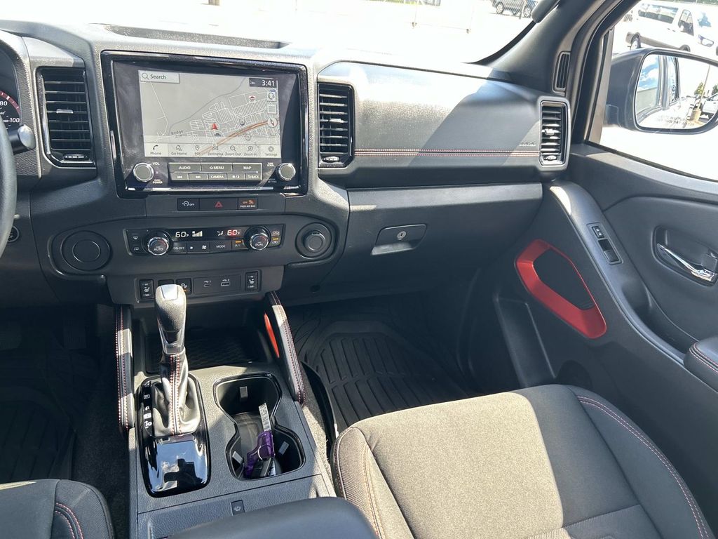 Vehicle photo 25