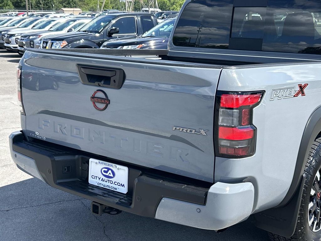 Vehicle photo 13