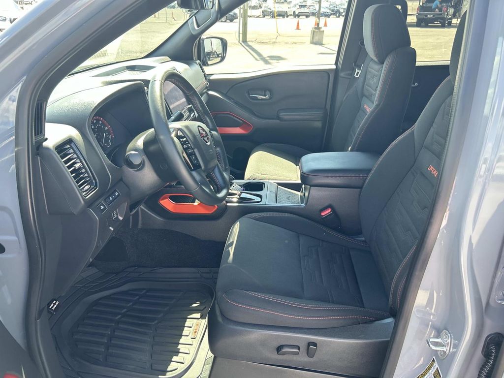 Vehicle photo 28