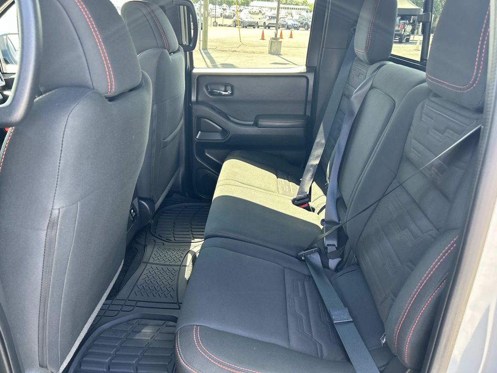 Vehicle photo 26