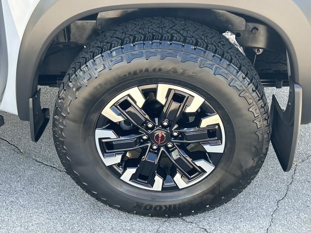 Vehicle photo 17