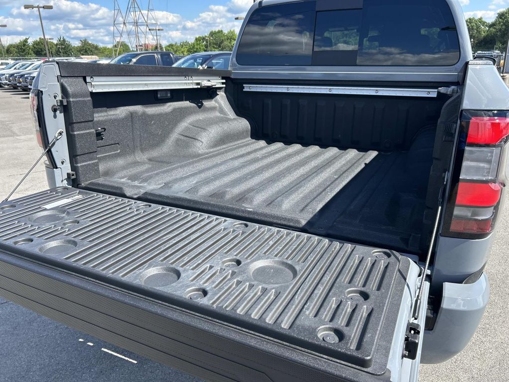 Vehicle photo 16