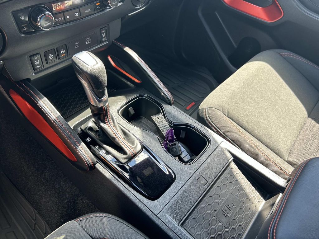 Vehicle photo 33
