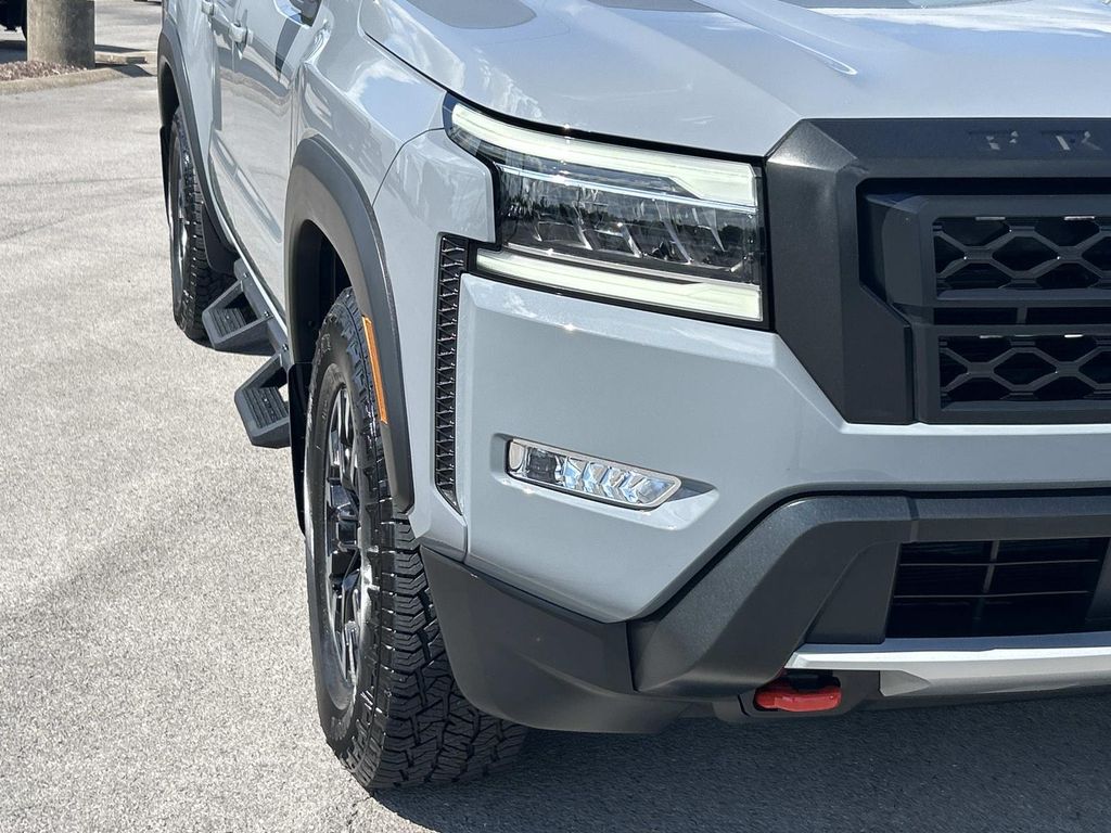 Vehicle photo 11