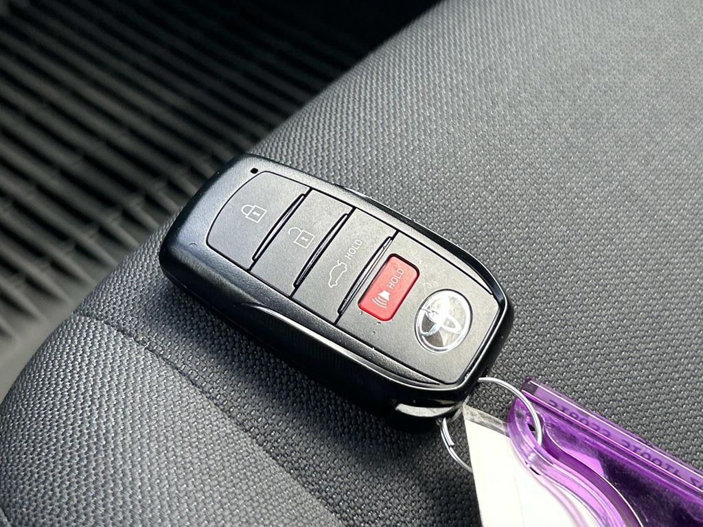 Vehicle photo 30