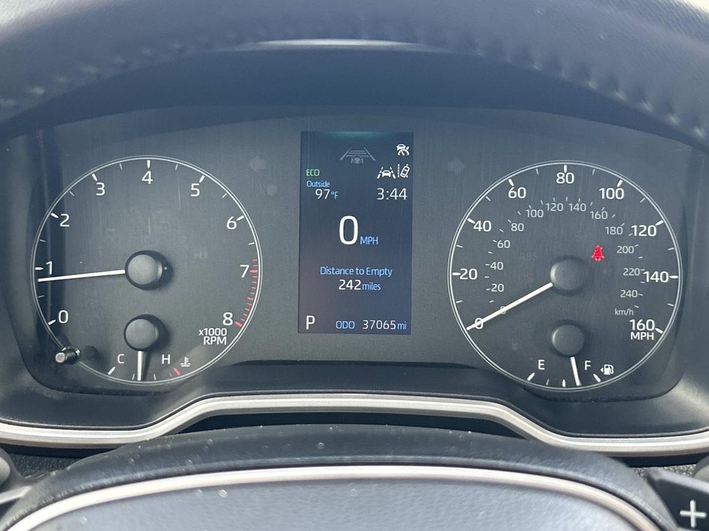 Vehicle photo 33
