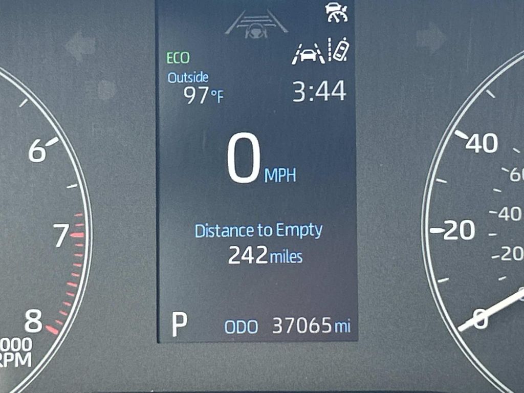 Vehicle photo 34