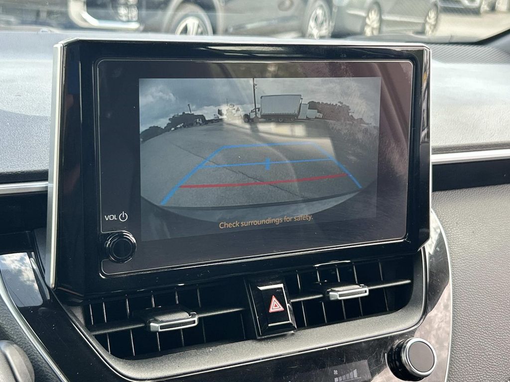 Vehicle photo 28