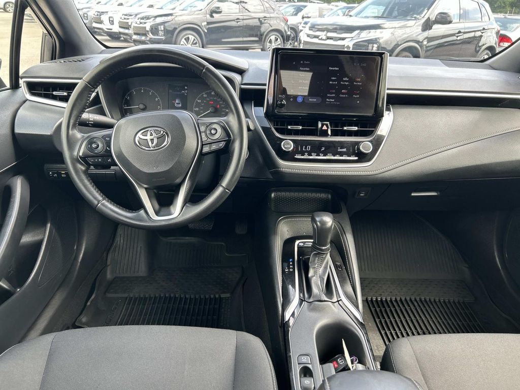 Vehicle photo 19