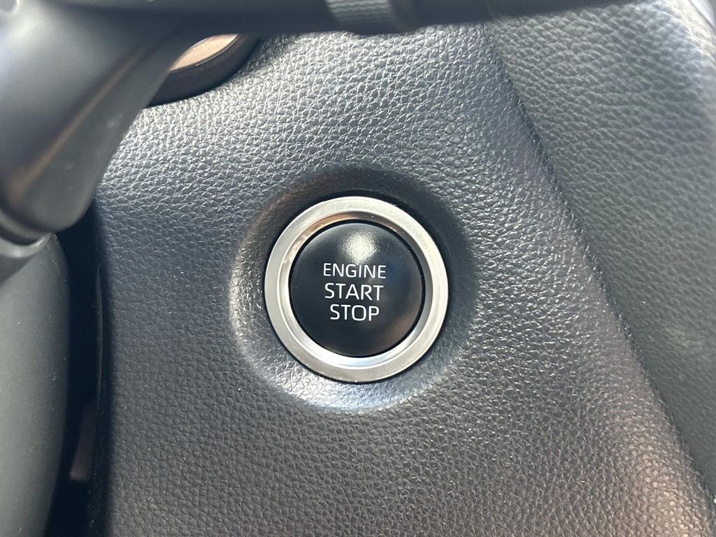 Vehicle photo 32