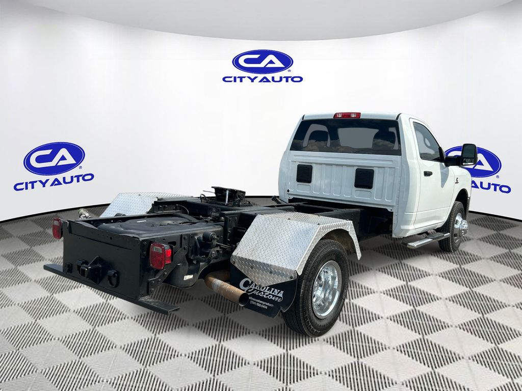 Vehicle photo 3