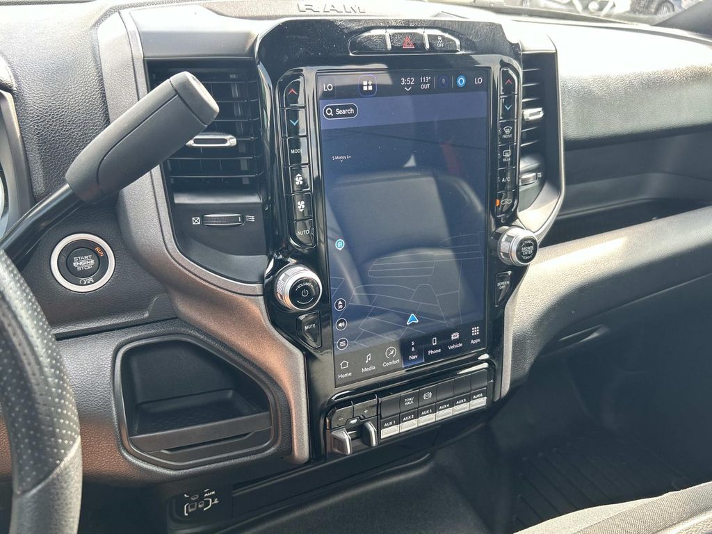 Vehicle photo 29
