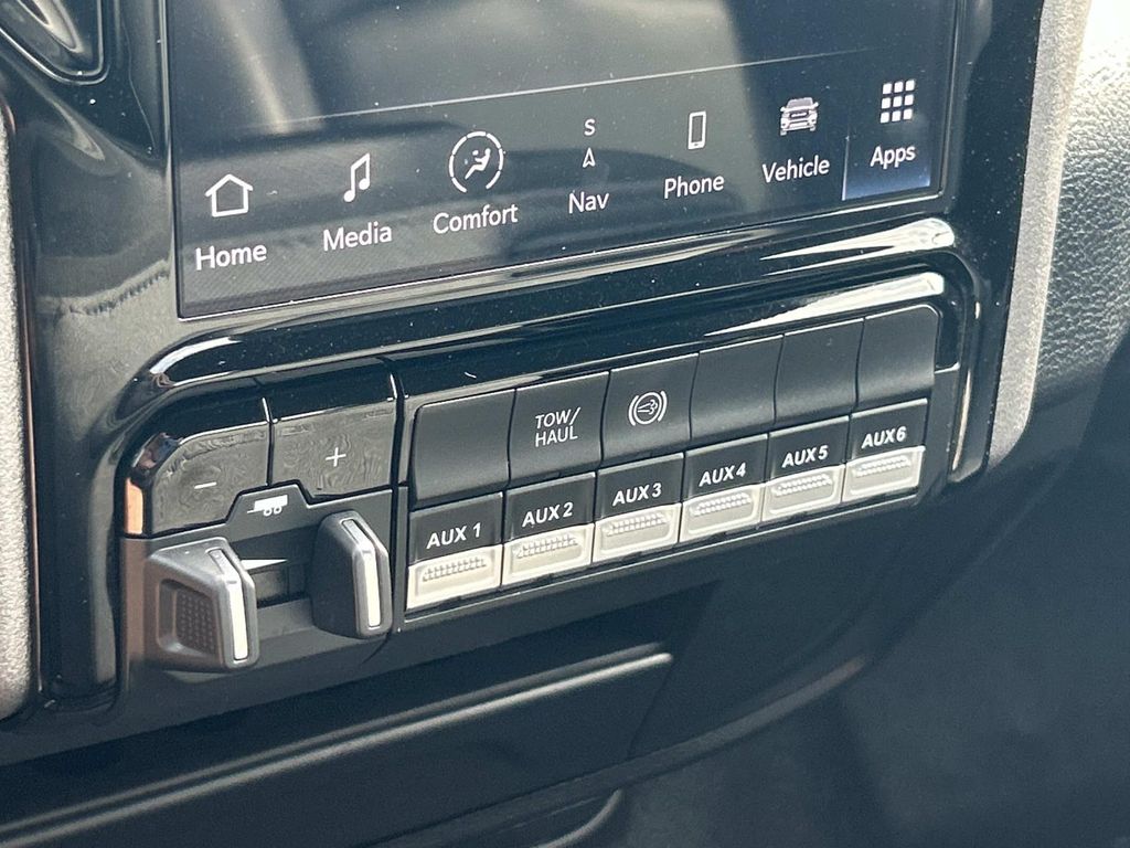 Vehicle photo 31