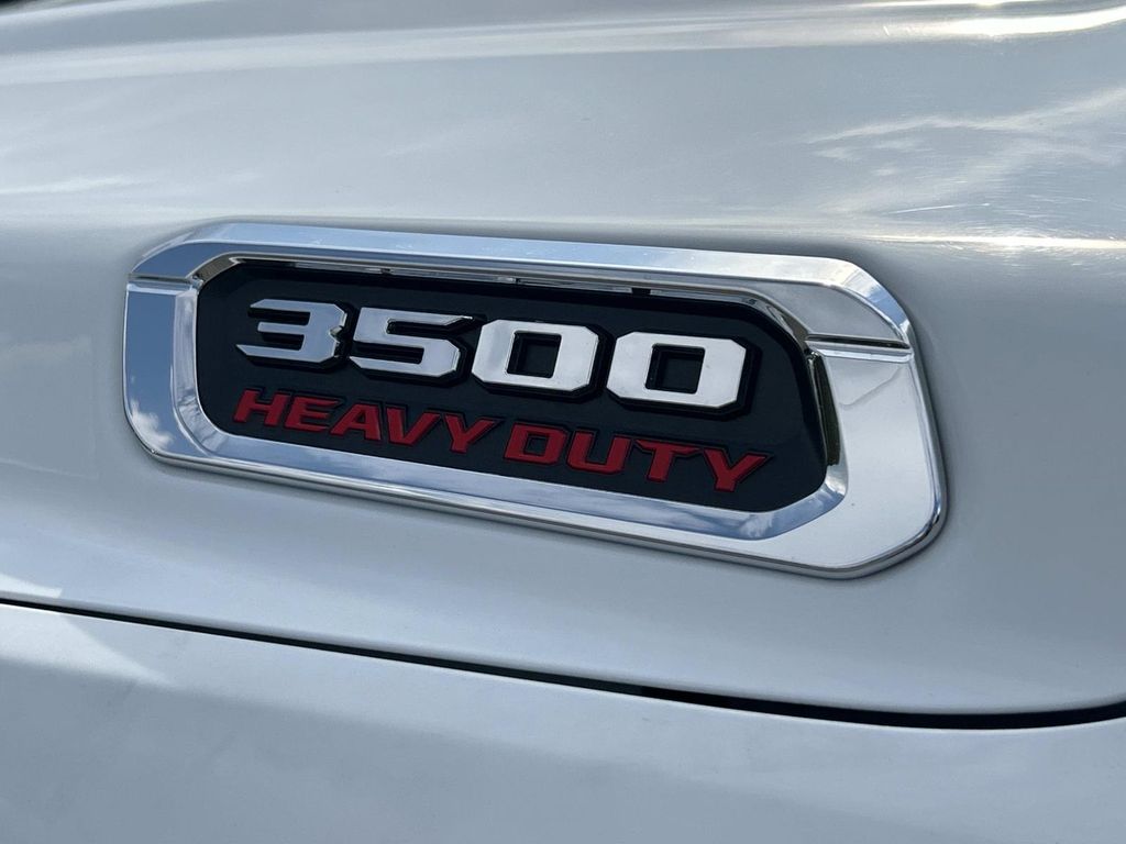 Vehicle photo 20